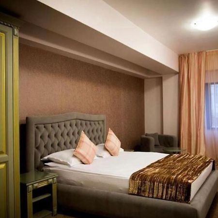 Hotel Rais Târgu Jiu Extérieur photo