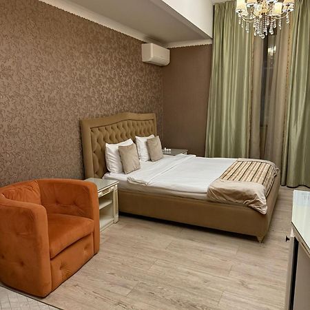 Hotel Rais Târgu Jiu Extérieur photo