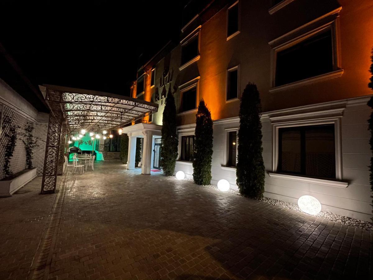 Hotel Rais Târgu Jiu Extérieur photo