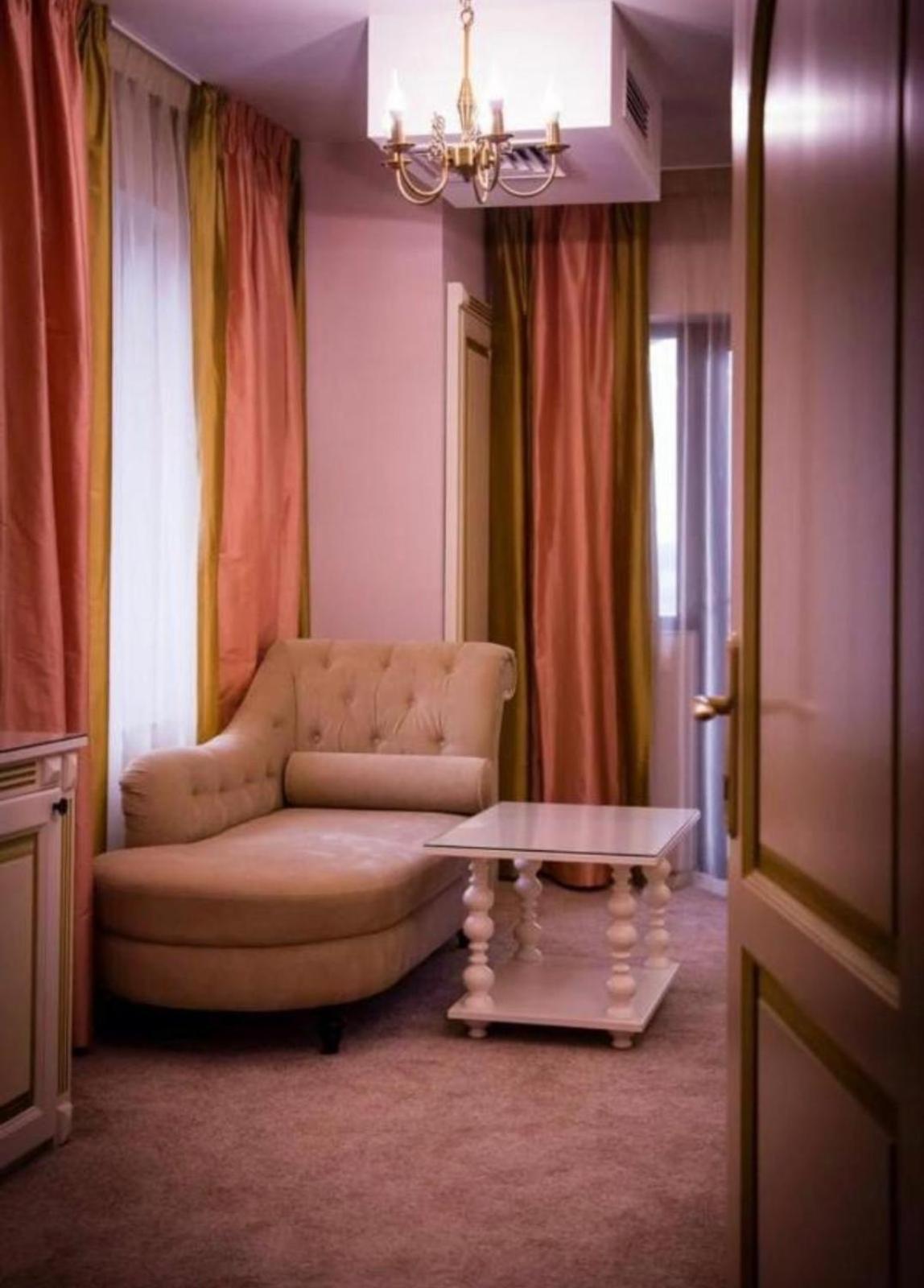 Hotel Rais Târgu Jiu Extérieur photo