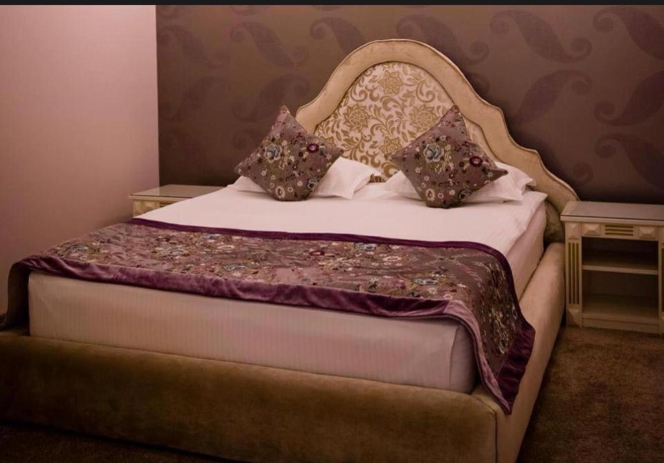 Hotel Rais Târgu Jiu Extérieur photo