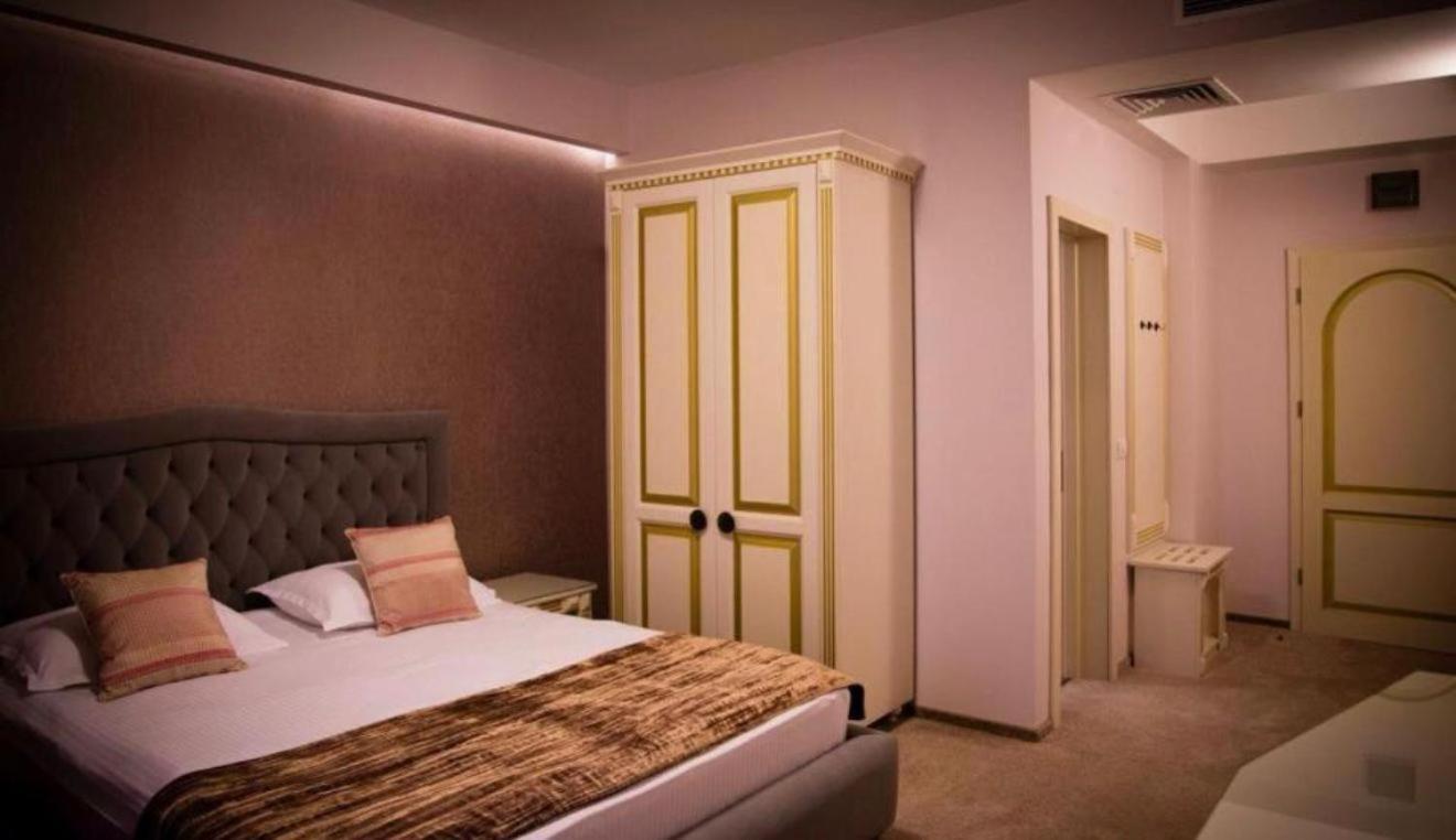 Hotel Rais Târgu Jiu Extérieur photo