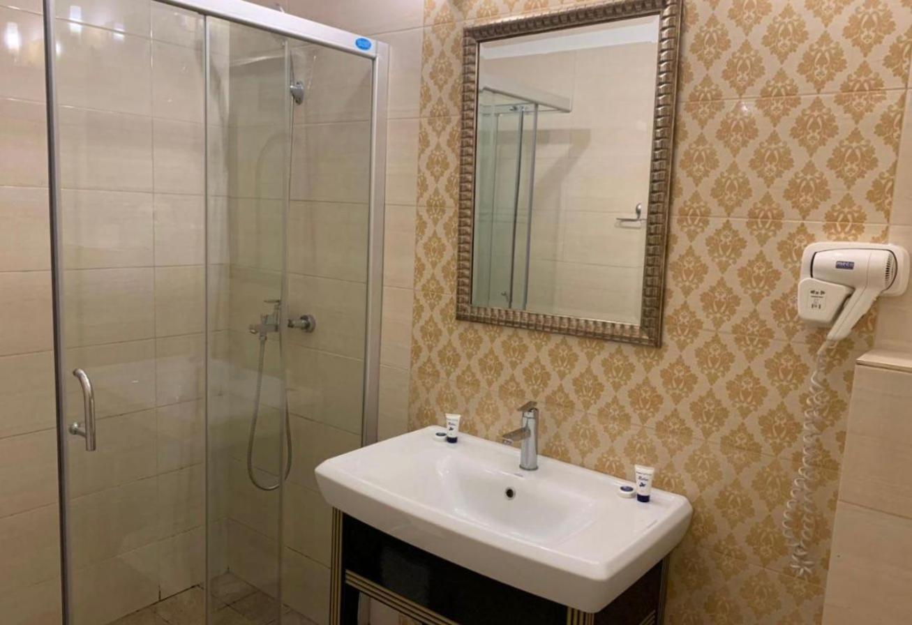 Hotel Rais Târgu Jiu Extérieur photo