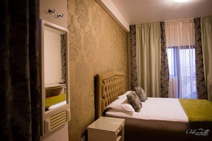 Hotel Rais Târgu Jiu Extérieur photo