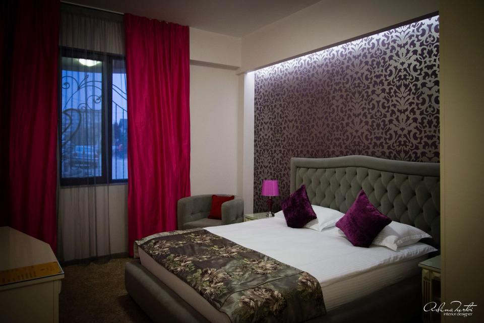 Hotel Rais Târgu Jiu Extérieur photo