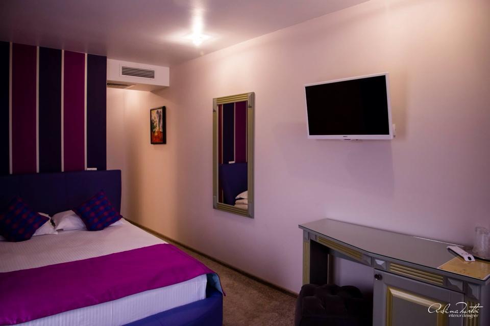 Hotel Rais Târgu Jiu Extérieur photo