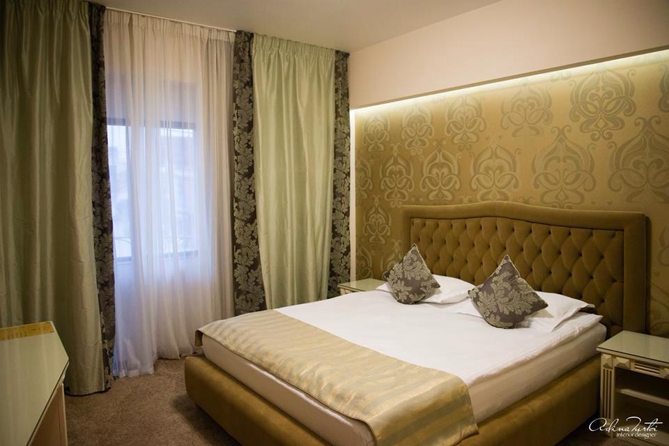 Hotel Rais Târgu Jiu Extérieur photo
