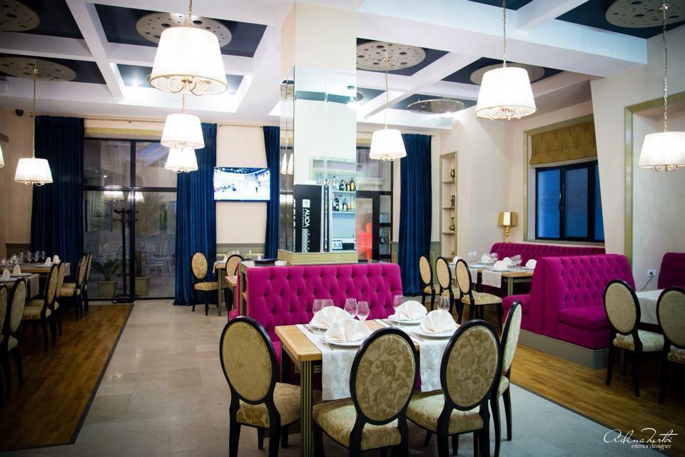 Hotel Rais Târgu Jiu Extérieur photo